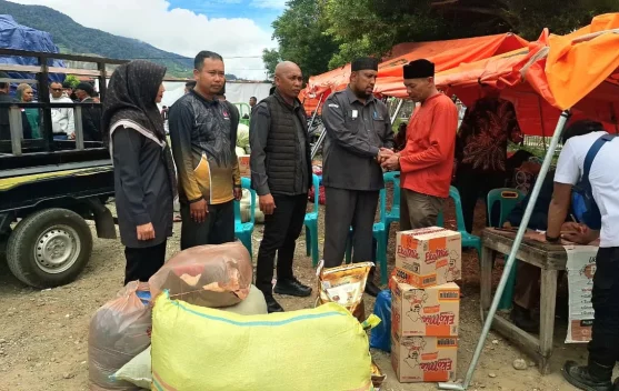 Bawaslu Bener Meriah Salurkan Bantuan untuk Korban Kebakaran Jagong Jeget