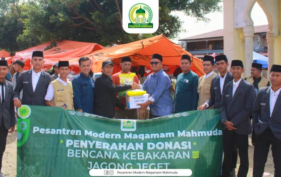 Pesantren Modern Maqamam Mahmuda Salurkan Donasi untuk Korban Kebakaran Jagong