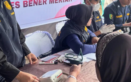 Polres Bener Meriah Berikan Layanan Cek Kesehatan Gratis kepada Masyarakat