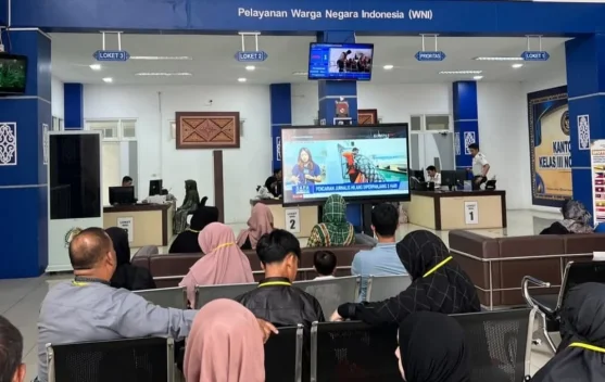 Azzikra Umrah & Haji Dampingi Calon Jamaah Urus Paspor