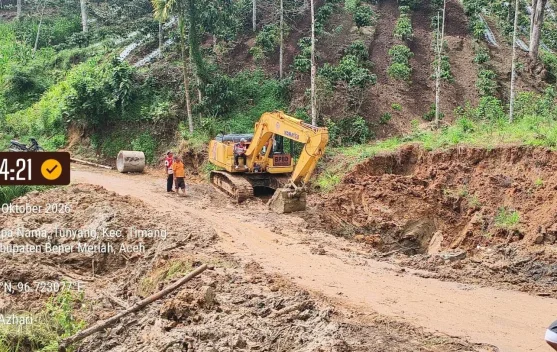 BPBD Bener Meriah Bersihkan Box Culvert Tersumbat di Timang Gajah - RRI ...