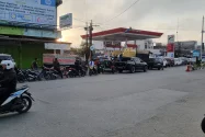 Warga Takengon Panik Antri BBM di SPBU