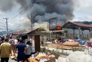Kebakaran Hebat Hanguskan 96 Kios di Pasar Jagong Jeget, Dua Warga Luka Bakar