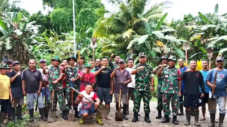 TNI AD dan masyarakat Gotongroyong Bersihkan Lingkungan