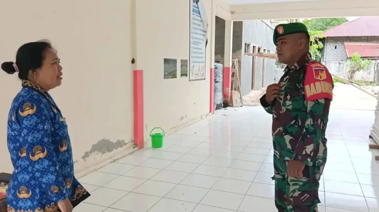 Babinsa Melonguane Awasi Pembangunan Rumah Makan Bergizi Siswa