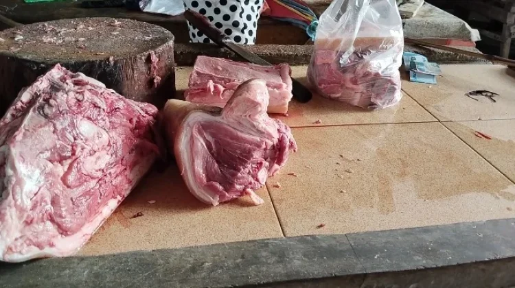 Harga Daging B2 di Pasar Melonguane Naik