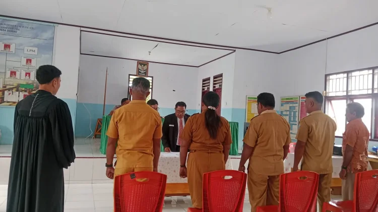 Kades Damau Lantik Perangkat Desa