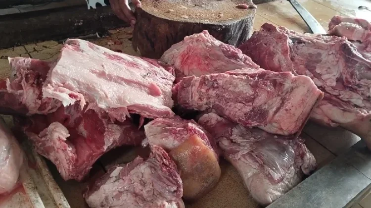 Harga Daging Babi di Pasar Melonguane Naik