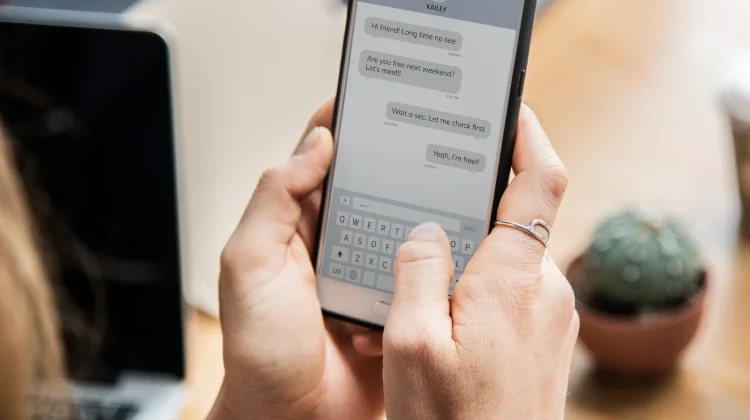 Risiko Menyimpan Pesan WhatsApp Terlalu Lama