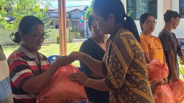 Darma Wanita Persatuan Kemenag Talaud Berbagi Kasih