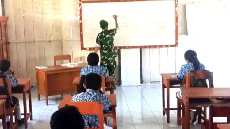 TNI Sahabat Pelajar di Miangas