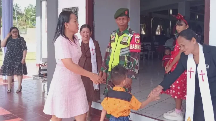 Babinsa Pantau Ibadah Minggu Ciptakan Rasa Aman Talaud