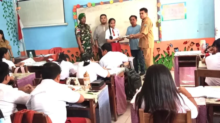Babinsa Rainis Beri Pendampingan Penyaluran MBG