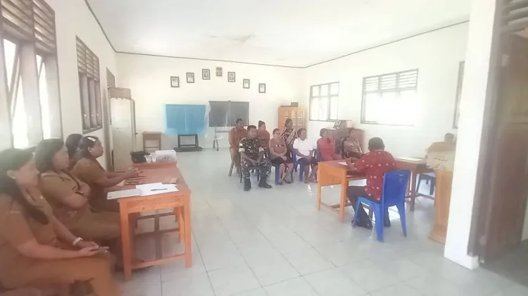 Babinsa Miangas Hadiri Rapat Komite SMP Negeri Miangas
