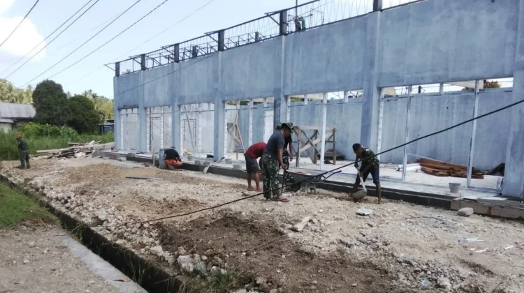 Babinsa dan Warga Percepat Pembangunan Koperasi KDKMP Mala Timur