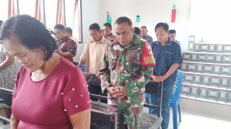 Babinsa Sertu Yerobeam Larenaung Ibadah Minggu di Tule