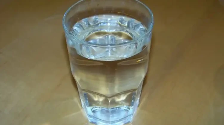 Minum Air Putih sebelum Tidur Memiliki Manfaat Kesehatan