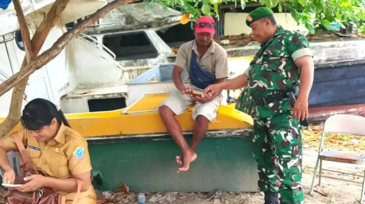 Babinsa Ingatkan Nelayan Waspada Cuaca Ekstrem