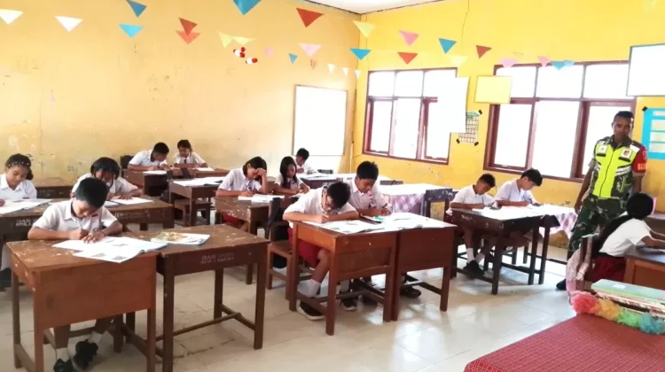 Babinsa Berikan Pemahaman Nilai Pancasila kepada Pelajar