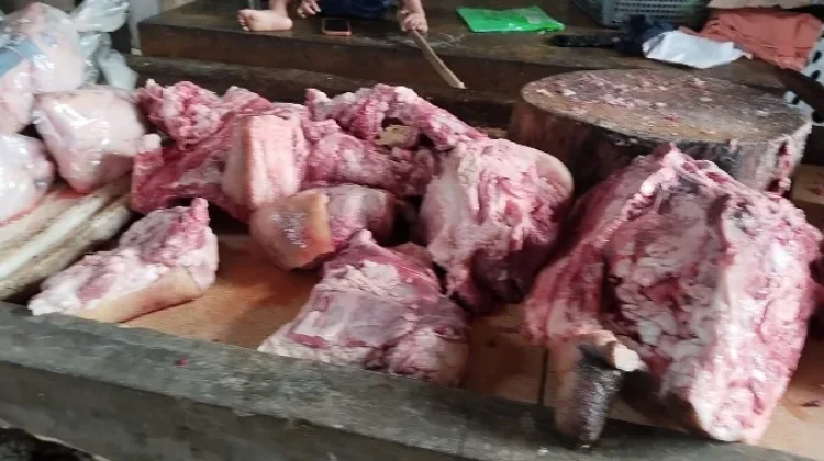 Harga Pakan Ternak Naik Pengaruhi Penjualan Daging Babi