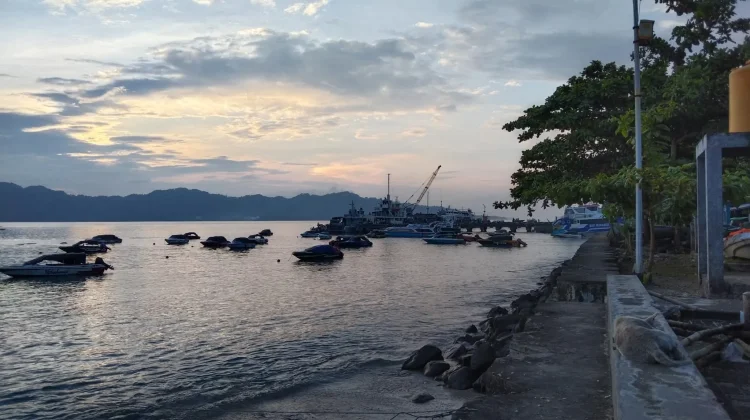 Pantai Indah Melonguane, Wisata di Pusat Kota yang Indah
