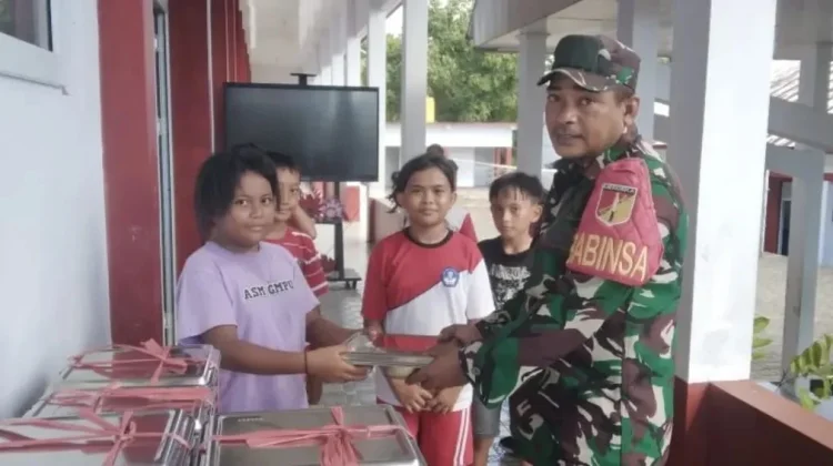 Babinsa Dampingi Penyaluran Makanan Bergizi Gratis di Talaud