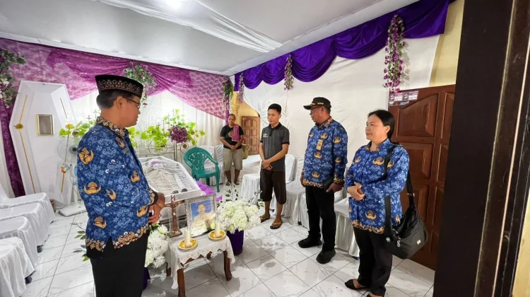 Kakan Kemenag Talaud Melayat di Rumah Duka