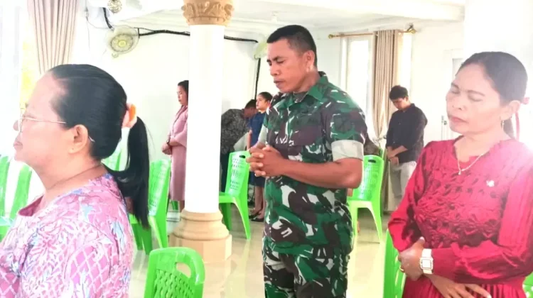 Babinsa Lakukan Komsos dalam Menjaga Kerukunan
