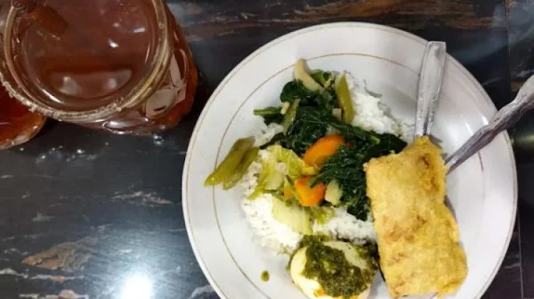 Makan Siang Memiliki Manfaat Luar Biasa