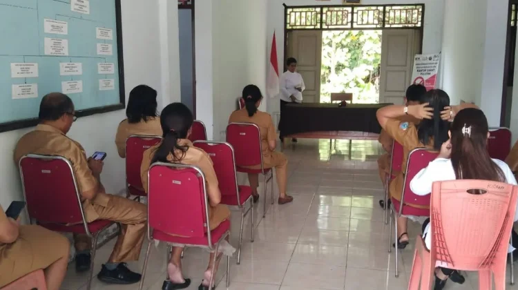 Penyuluh Agama Kristen Lakukan Penyegaran Iman Kelompok Cendekia Apolos Pulutan