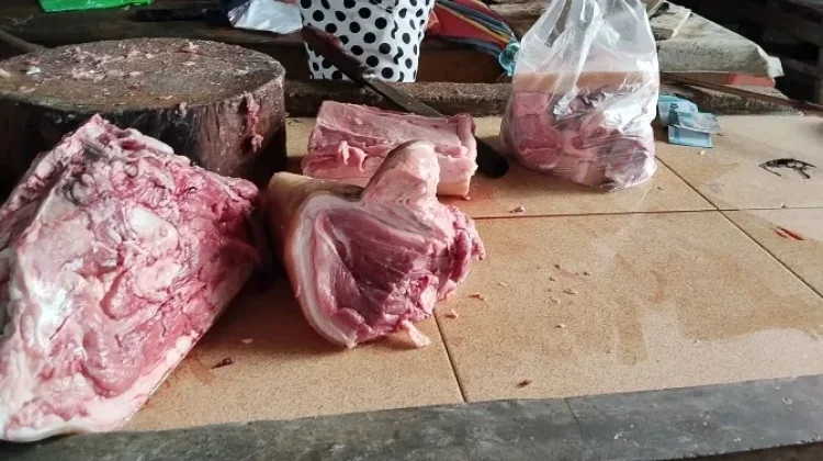 Daging B2 di Pasar Melonguane Naik