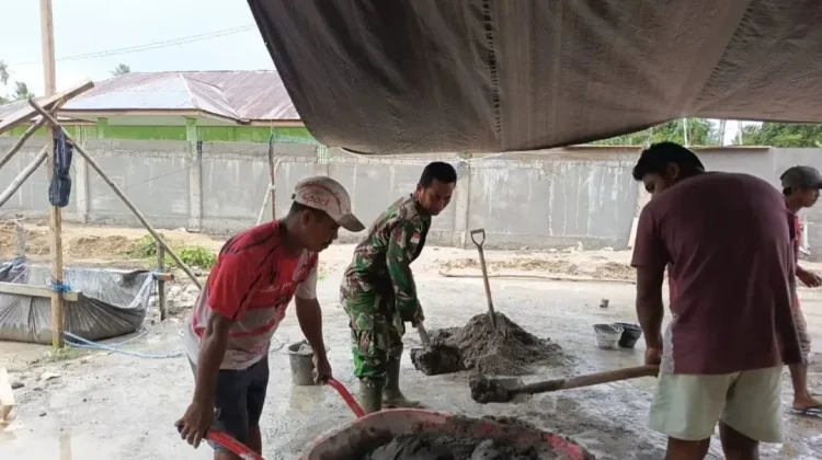 Babinsa Awit Kawal Pembangunan Fasilitas Kopdes Merah Putih