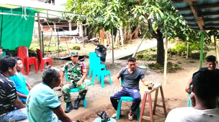Babinsa Terus Bangun Keakraban dengan Warga