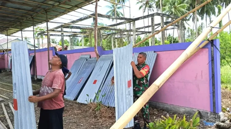 Babinsa Tanamkan Jiwa Gotongroyong kepada Warga Kabaruan