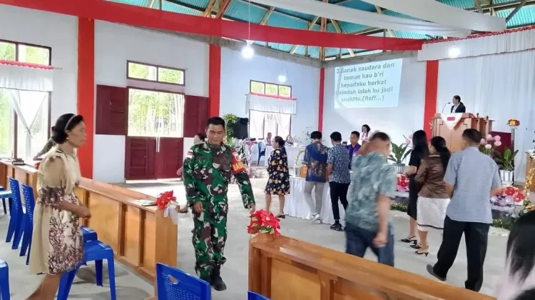 Babinsa Hadiri Ibadah Minggu Jemaat Gereja Kabaruan