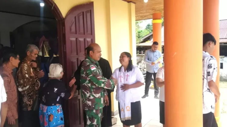 Babinsa Rainis Berikan Rasa Aman Bagi Warga yang Beribadah