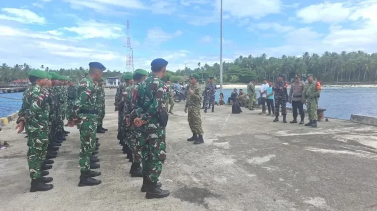 Kapten Alvian Taengetan Lepas Satgas Pamputer Miangas