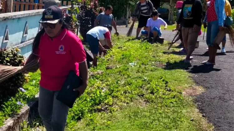 Cegah Penyakit, Pemerintah Kecamatan Damau Gelar Pembersihan Lingkungan