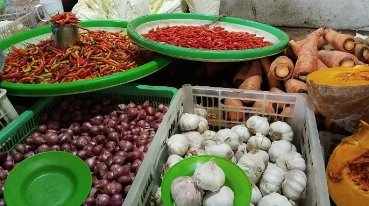 Harga Bawang Merah dan Putih Masih Fluktuatif di Lirung