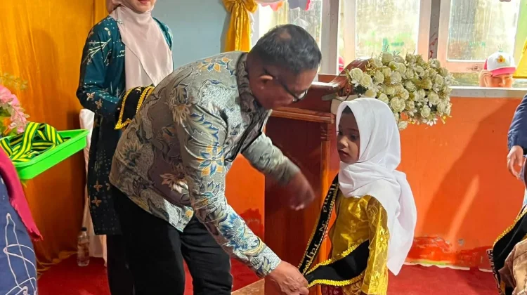 Bonte Hadiri Pelepasan Siswa-siswi Madrasah