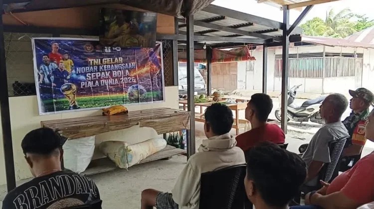 Babinsa Koramil Kabaruan Gelar Nobar Piala Dunia 2026 Bersama Warga Desa Taduna
