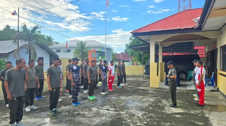 TNI dan Polri di Pulau Miangas Olahraga Bersama