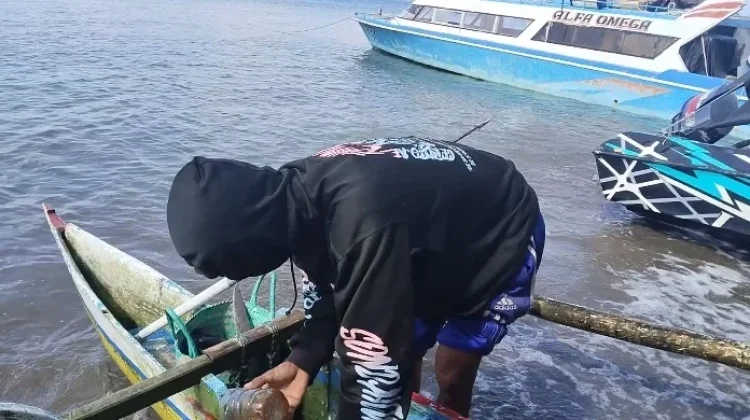 Nelayan Desa Mala Mulai Melaut sejak Dini Hari untuk Penuhi Kebutuhan Keluarga