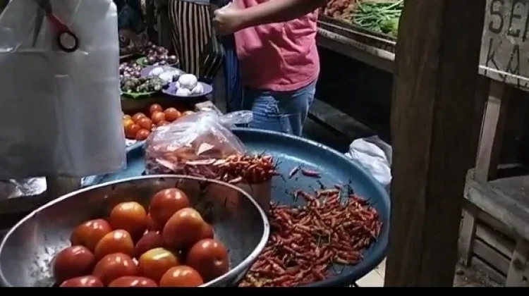 Harga Cabai dan Tomat Turun