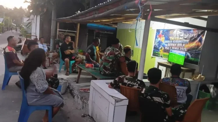 TNI dan Warga Miangas Gelar Nobar Piala Dunia