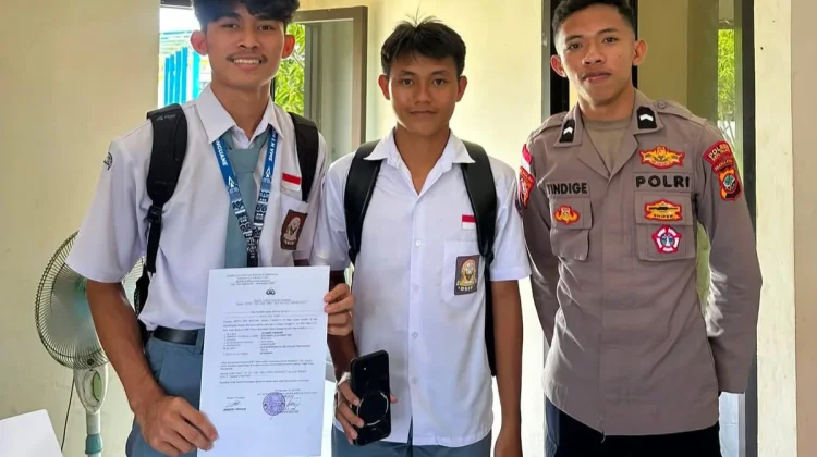 Aksi Terpuji Pelajar Melonguane Serahkan HP ke Polisi