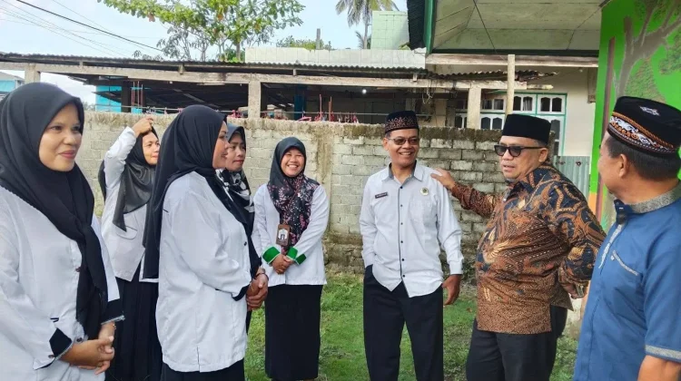 Kakanwil Kemenag Sulut Tinjau MI Al-Hidayah Melonguane