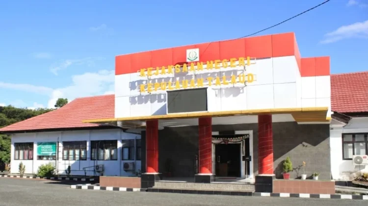 'Estafet Kepemimpinan Kejari Talaud Berganti': Andi Fitriana Gantikan Edwin Beslar