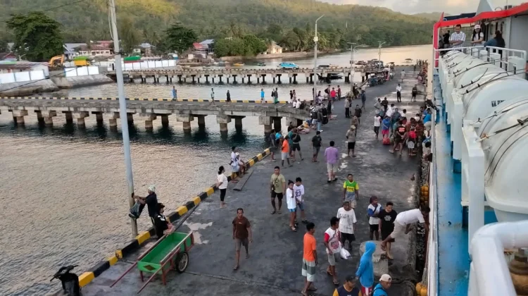 Polsek Lirung Amankan Penumpang KM Cantika