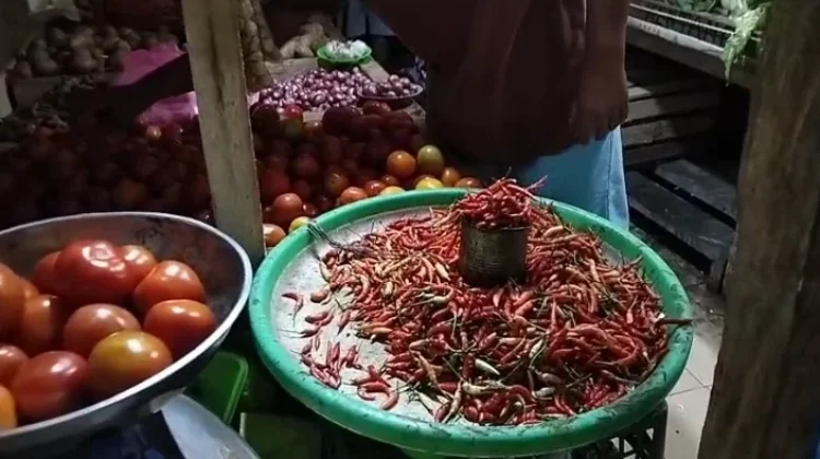 Harga Cabai dan Tomat di Pasar Melonguane Turun